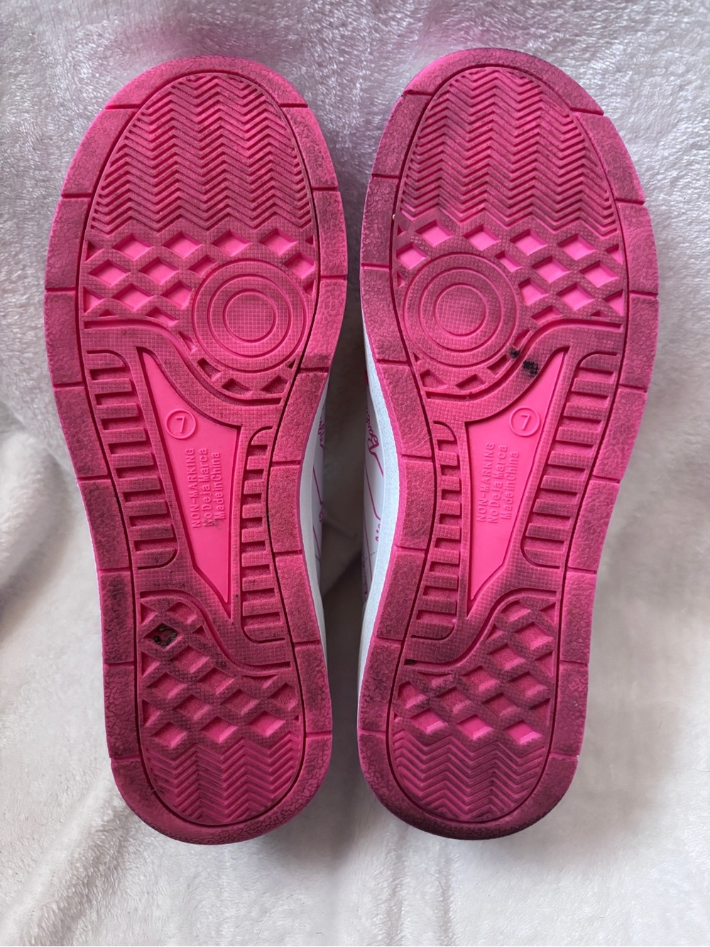 Barbie Low Top Sneakers Women's Size 7 Pink White Logo Lace Up Casual Shoes - Picture 9 of 9